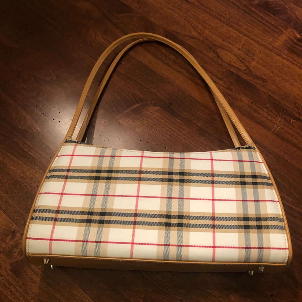 New Handbag That Looks Great With Everything New Handbag That Looks Great With Everything